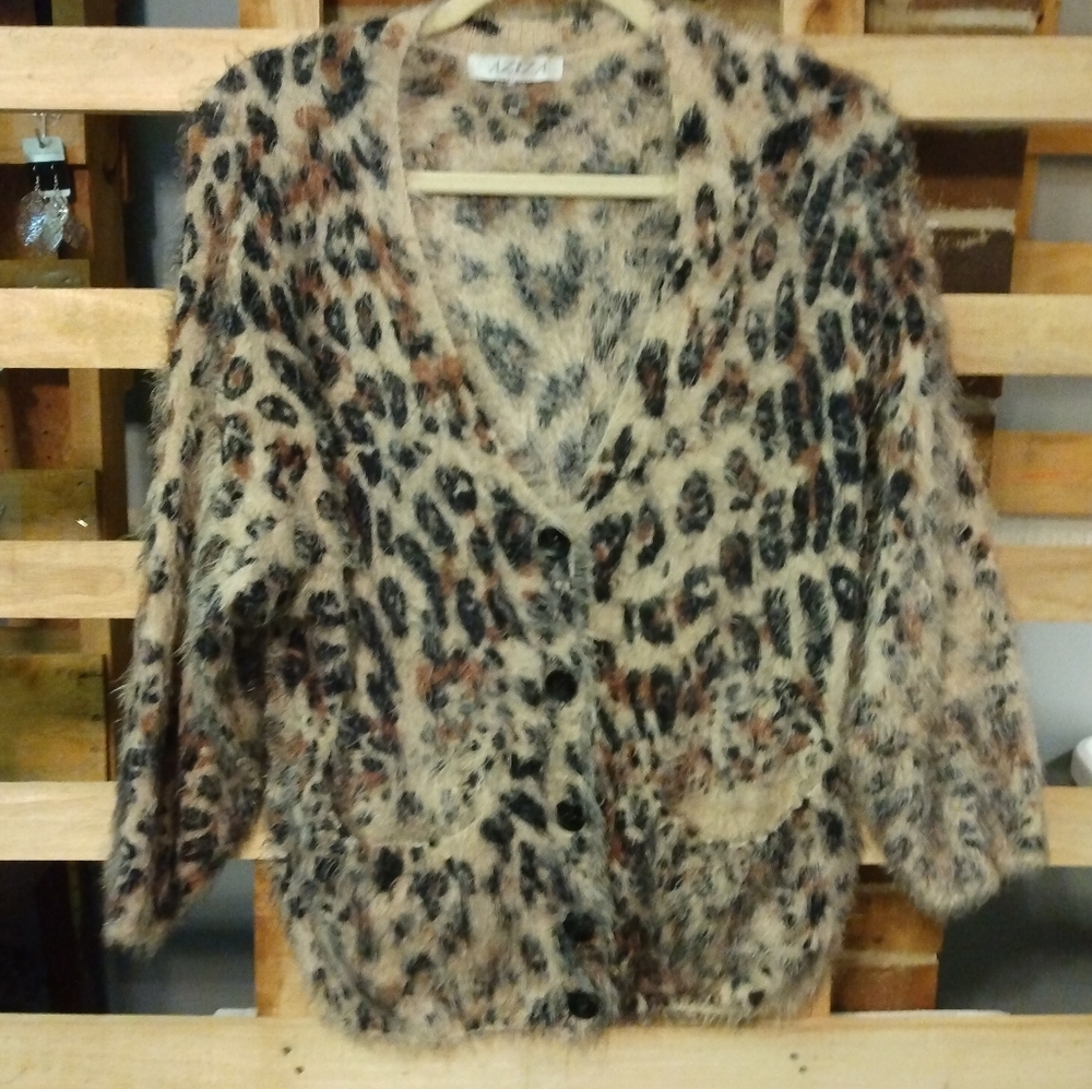 Aziza size Small leopard print cashmere sweater -cardigan EUC